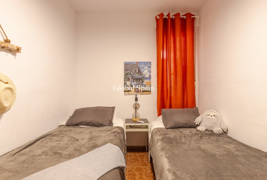 Wederverkoop - APPARTEMENT -
TORREVIEJA - Torrevieja