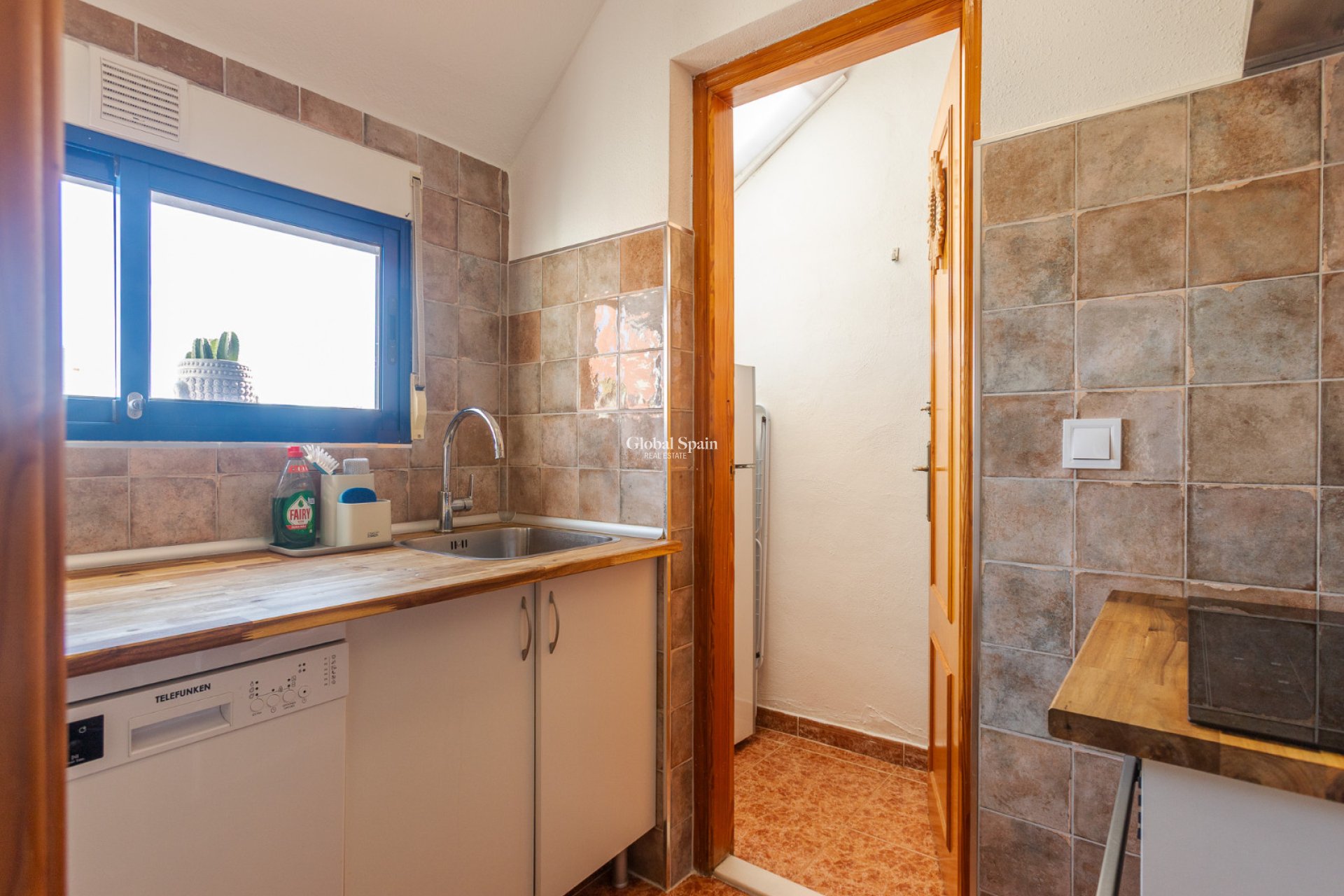 Wederverkoop - APPARTEMENT -
TORREVIEJA - Torrevieja