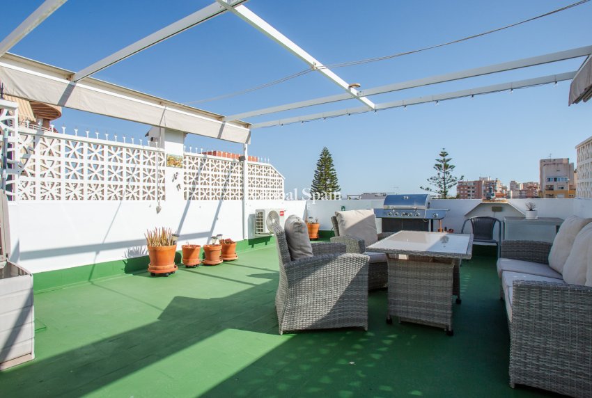 Wederverkoop - APPARTEMENT -
TORREVIEJA - Torrevieja