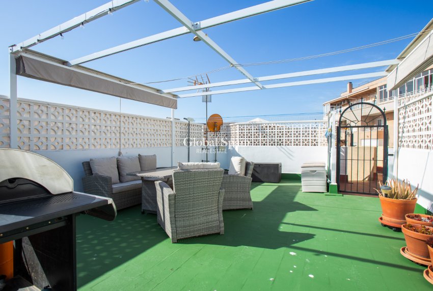 Wederverkoop - APPARTEMENT -
TORREVIEJA - Torrevieja
