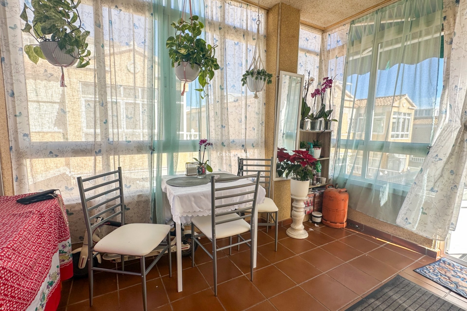 Wederverkoop - APPARTEMENT -
TORREVIEJA - Torrevieja