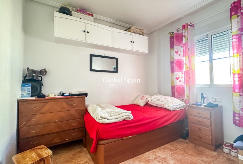 Wederverkoop - APPARTEMENT -
TORREVIEJA - Torrevieja