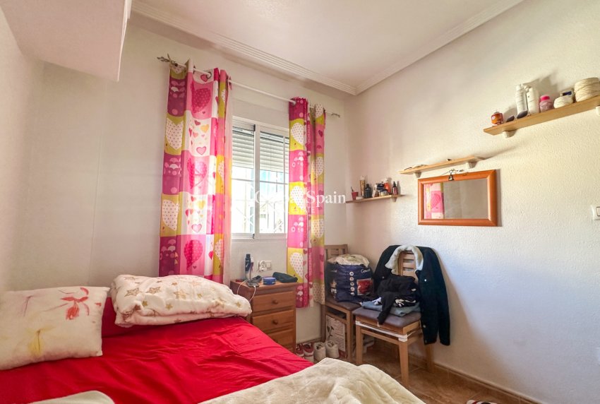 Wederverkoop - APPARTEMENT -
TORREVIEJA - Torrevieja