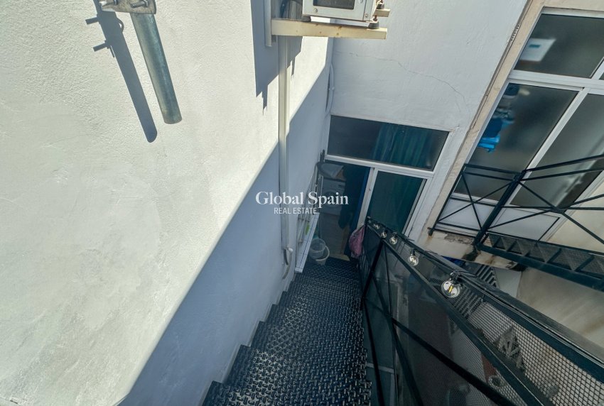 Wederverkoop - APPARTEMENT -
TORREVIEJA - Torrevieja