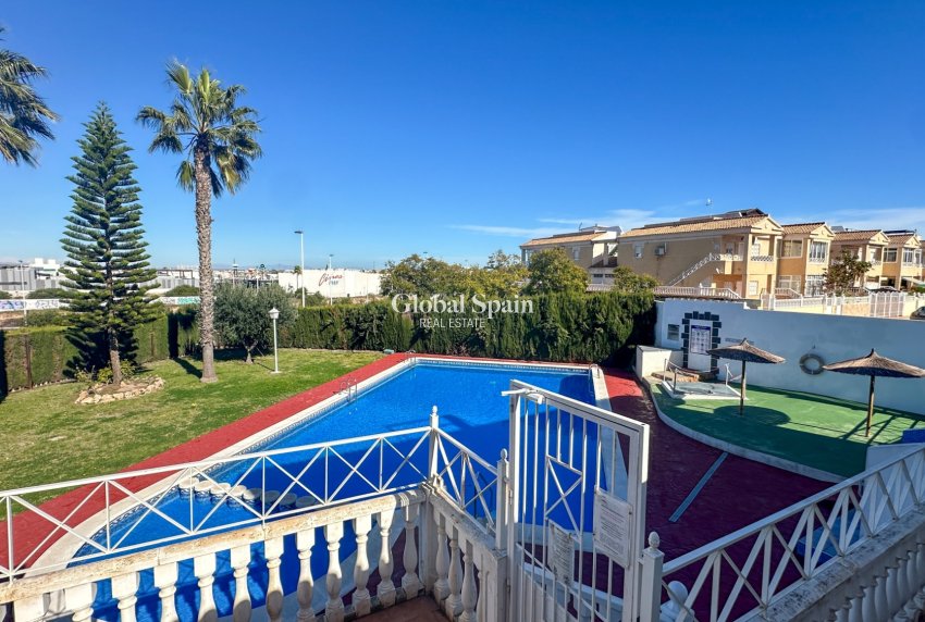 Wederverkoop - APPARTEMENT -
TORREVIEJA - Torrevieja