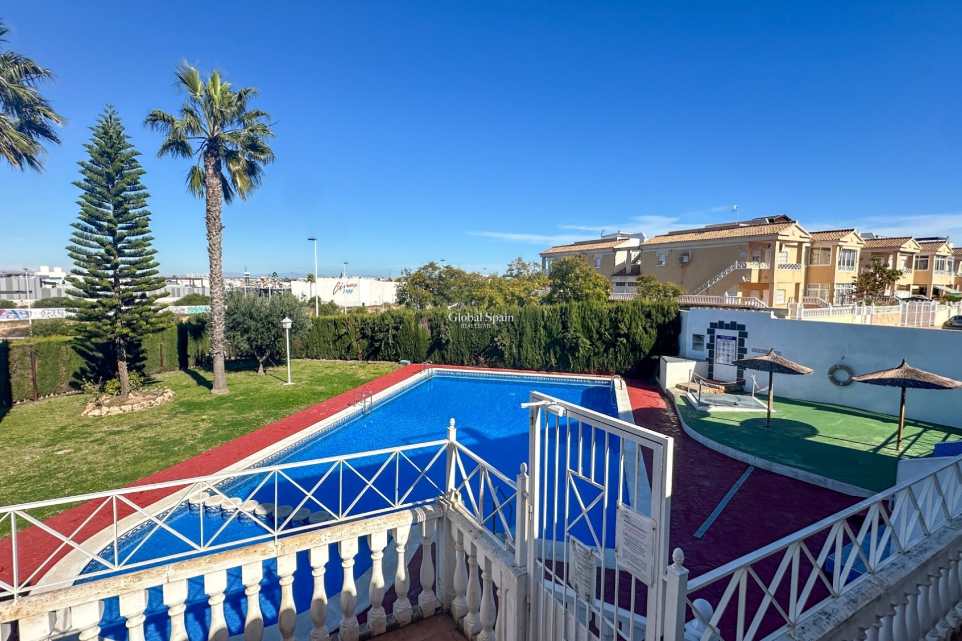 Wederverkoop - APPARTEMENT -
TORREVIEJA - Torrevieja