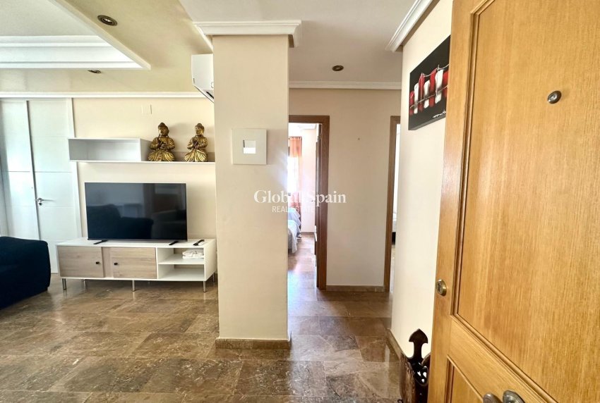 Wederverkoop - APPARTEMENT -
TORREVIEJA - Torrevieja