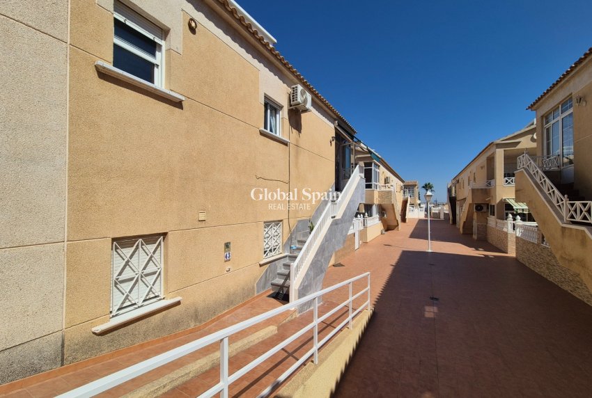 Wederverkoop - APPARTEMENT -
TORREVIEJA - Torrevieja