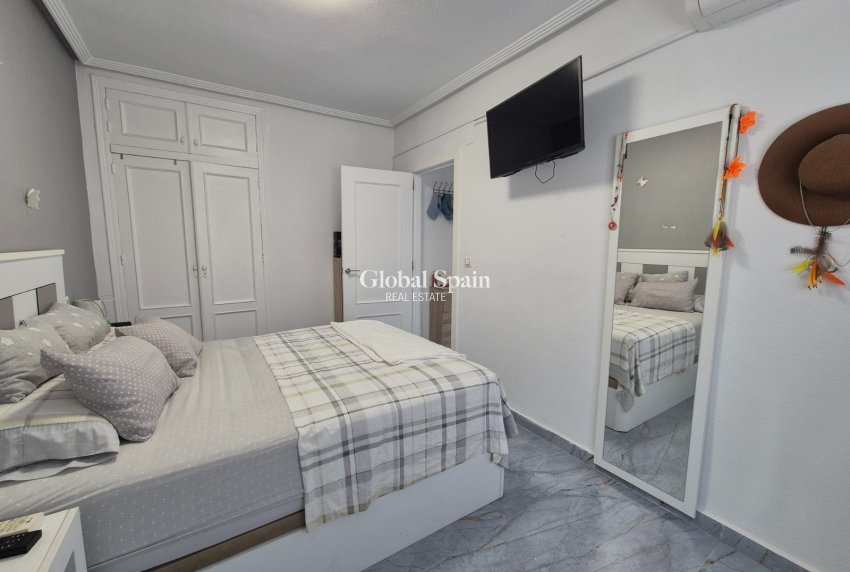 Wederverkoop - APPARTEMENT -
TORREVIEJA - Torrevieja