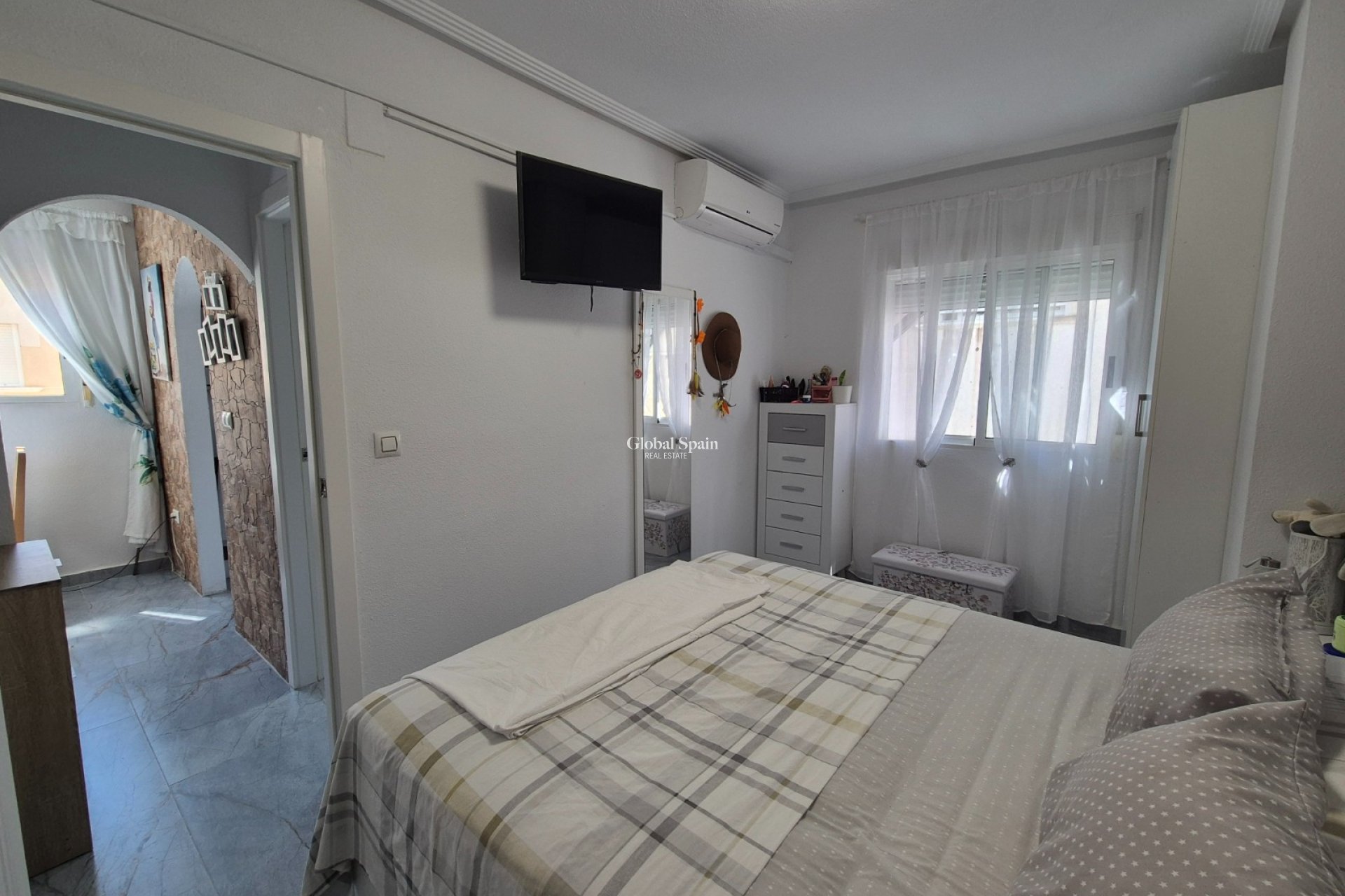 Wederverkoop - APPARTEMENT -
TORREVIEJA - Torrevieja