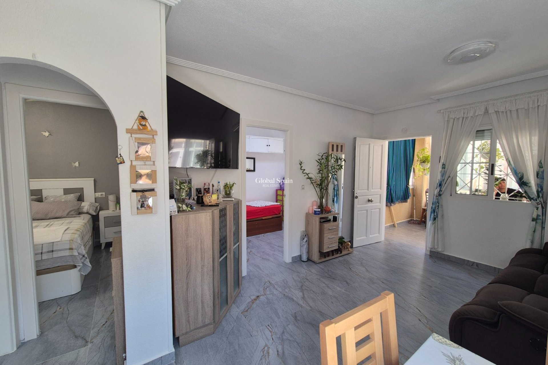 Wederverkoop - APPARTEMENT -
TORREVIEJA - Torrevieja