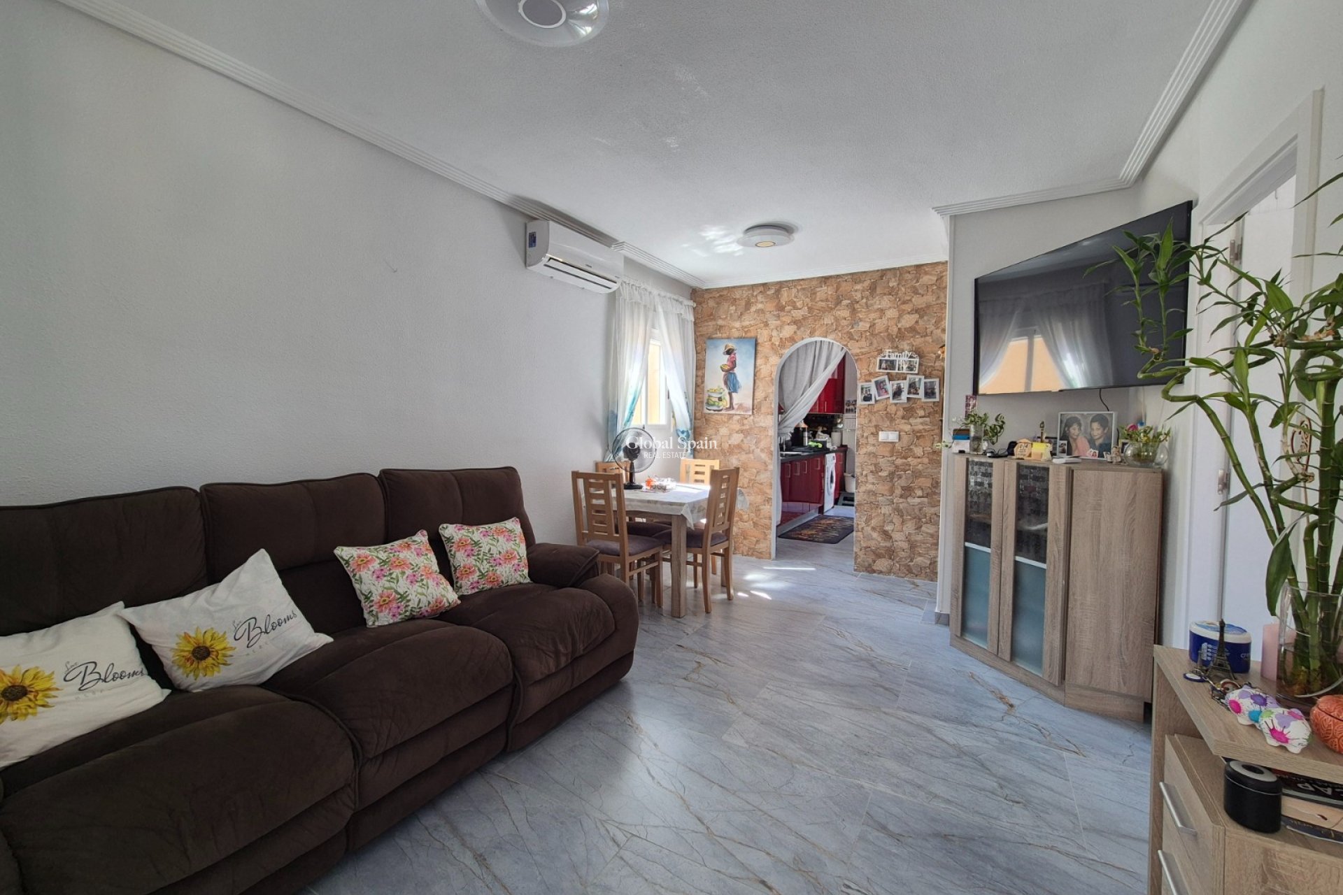 Wederverkoop - APPARTEMENT -
TORREVIEJA - Torrevieja