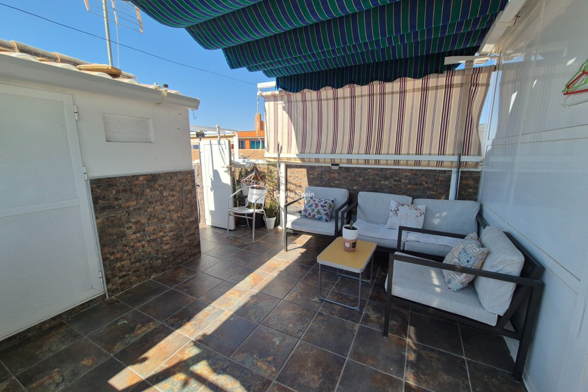 Wederverkoop - APPARTEMENT -
TORREVIEJA - Torrevieja
