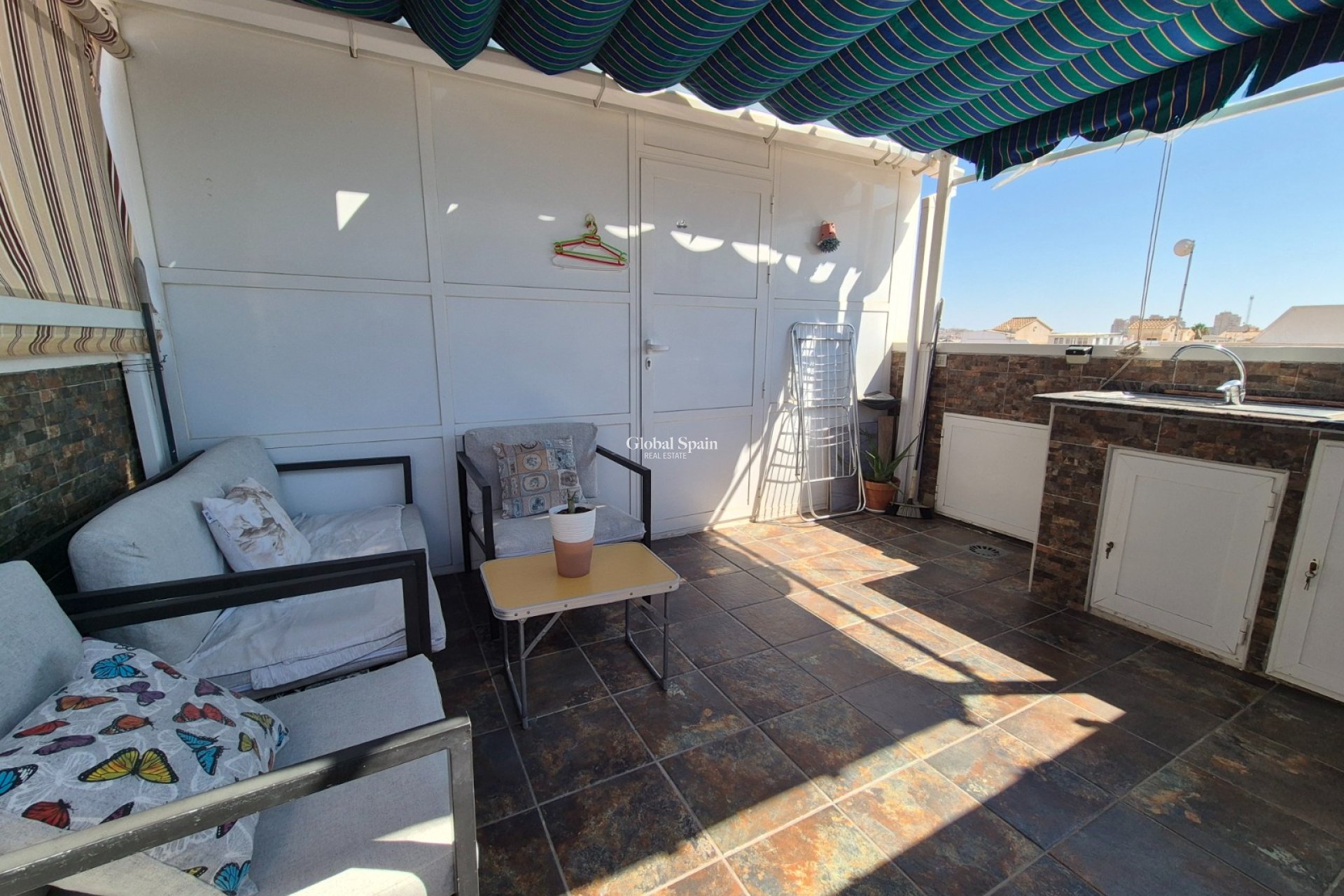 Wederverkoop - APPARTEMENT -
TORREVIEJA - Torrevieja