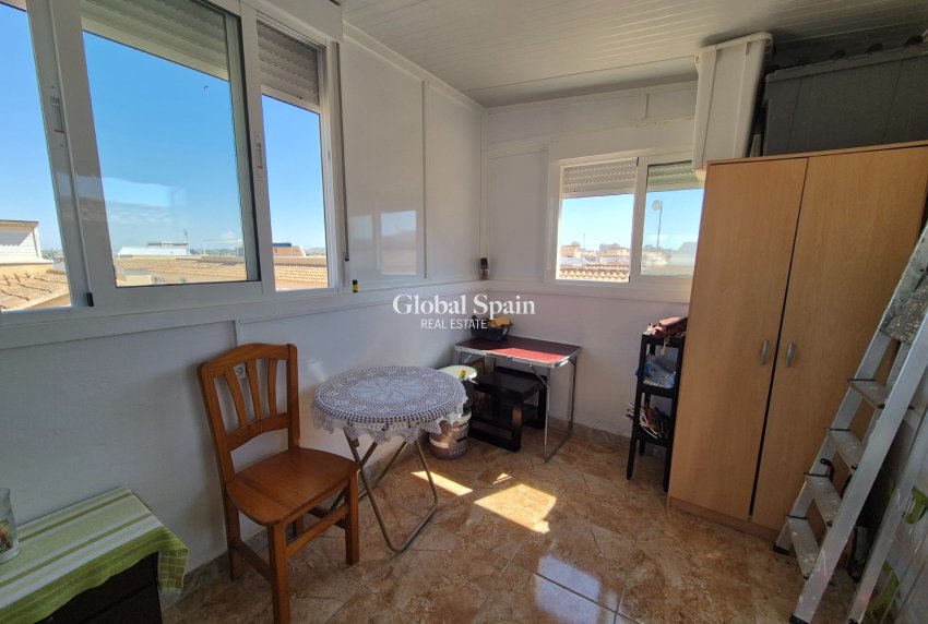 Wederverkoop - APPARTEMENT -
TORREVIEJA - Torrevieja