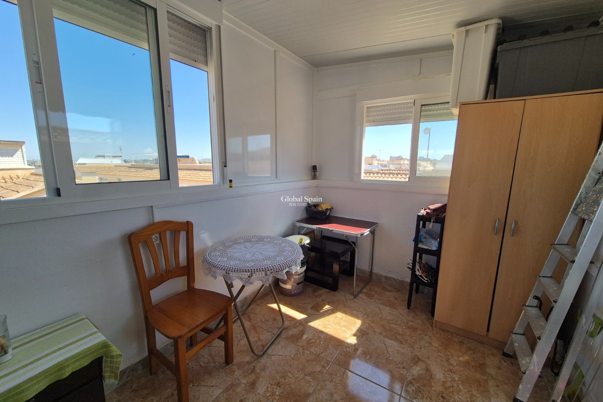 Wederverkoop - APPARTEMENT -
TORREVIEJA - Torrevieja