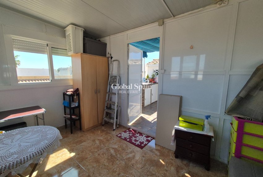 Wederverkoop - APPARTEMENT -
TORREVIEJA - Torrevieja