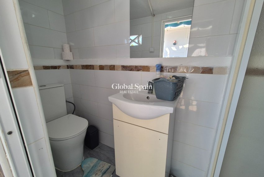 Wederverkoop - APPARTEMENT -
TORREVIEJA - Torrevieja