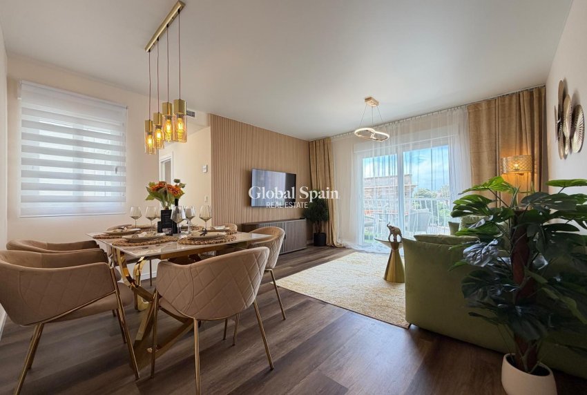 Wederverkoop - APPARTEMENT -
TORREVIEJA - Torrevieja