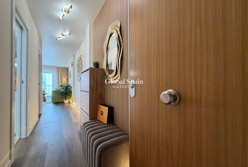Wederverkoop - APPARTEMENT -
TORREVIEJA - Torrevieja