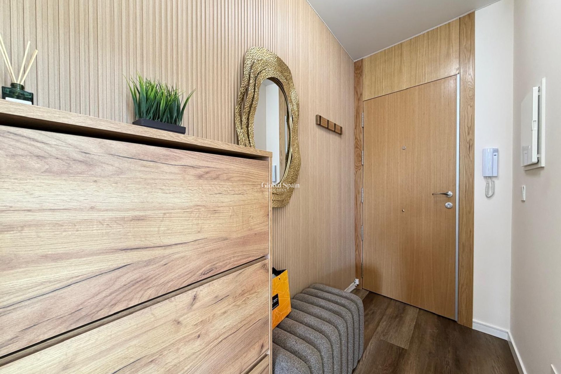 Wederverkoop - APPARTEMENT -
TORREVIEJA - Torrevieja
