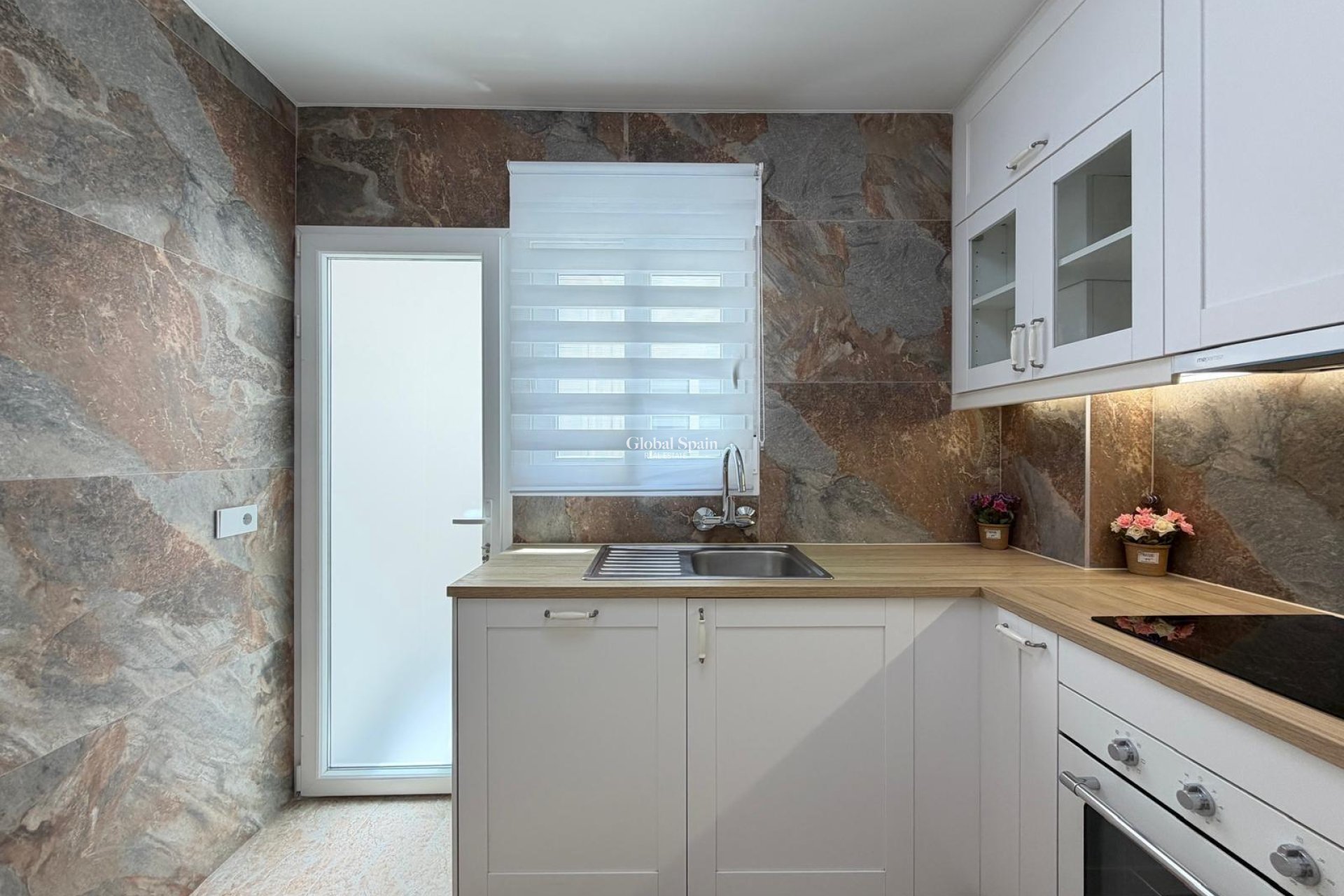Wederverkoop - APPARTEMENT -
TORREVIEJA - Torrevieja