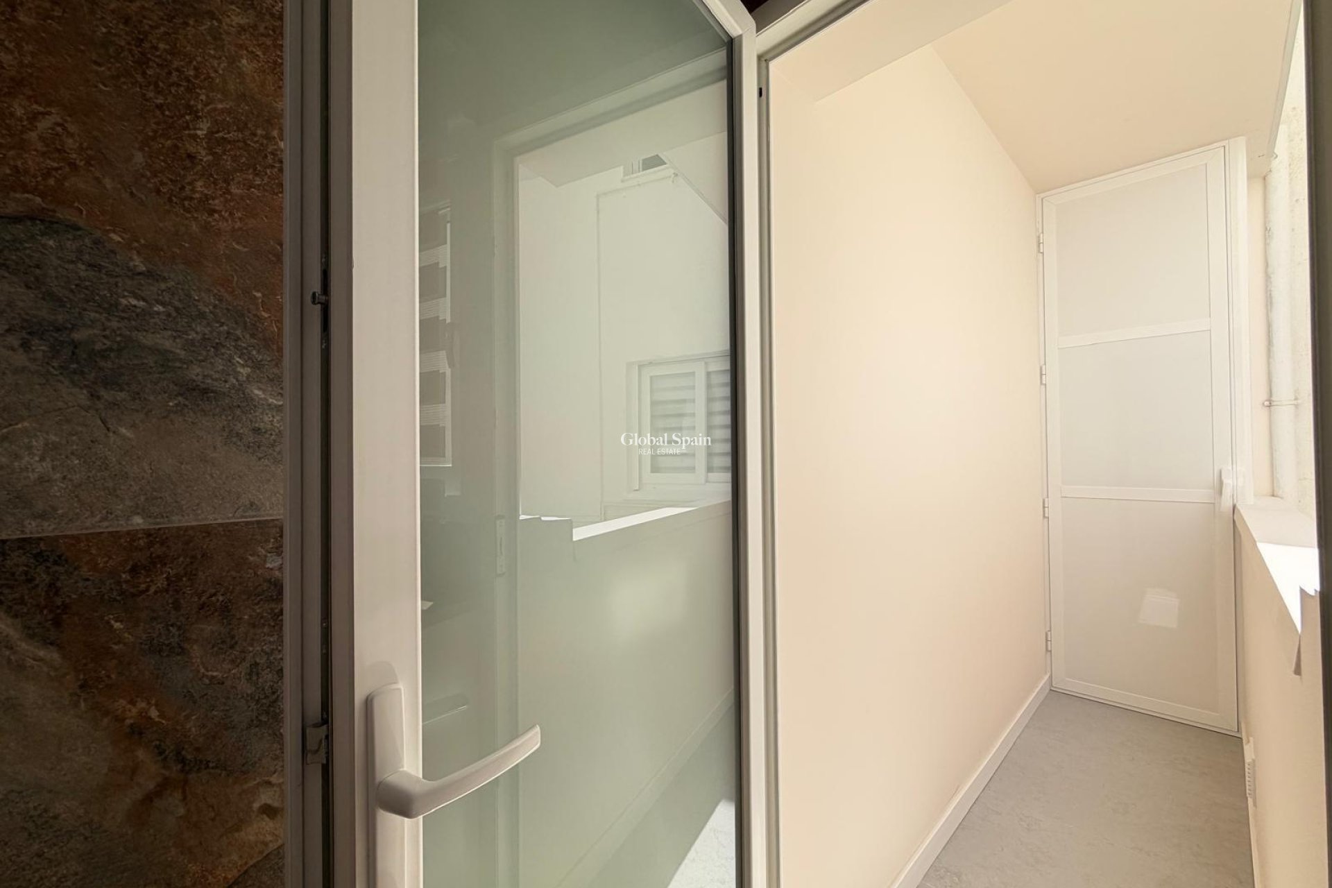Wederverkoop - APPARTEMENT -
TORREVIEJA - Torrevieja
