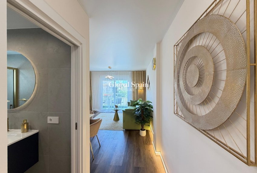 Wederverkoop - APPARTEMENT -
TORREVIEJA - Torrevieja