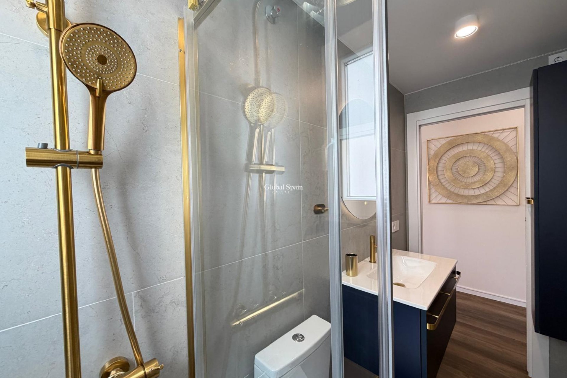 Wederverkoop - APPARTEMENT -
TORREVIEJA - Torrevieja
