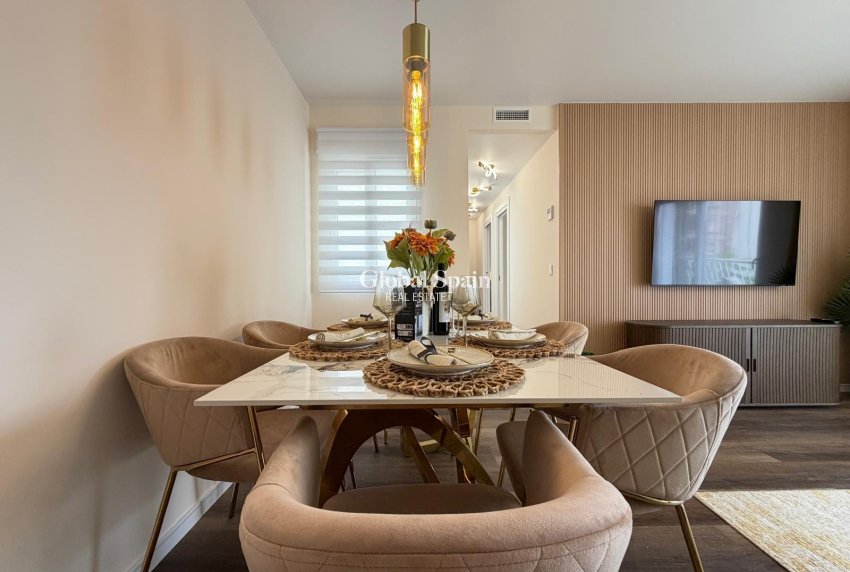 Wederverkoop - APPARTEMENT -
TORREVIEJA - Torrevieja