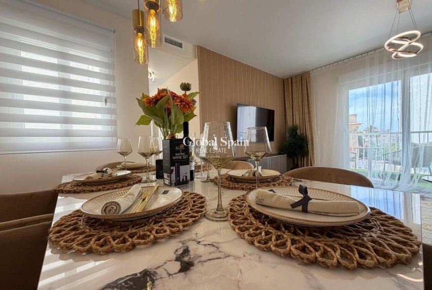 Wederverkoop - APPARTEMENT -
TORREVIEJA - Torrevieja