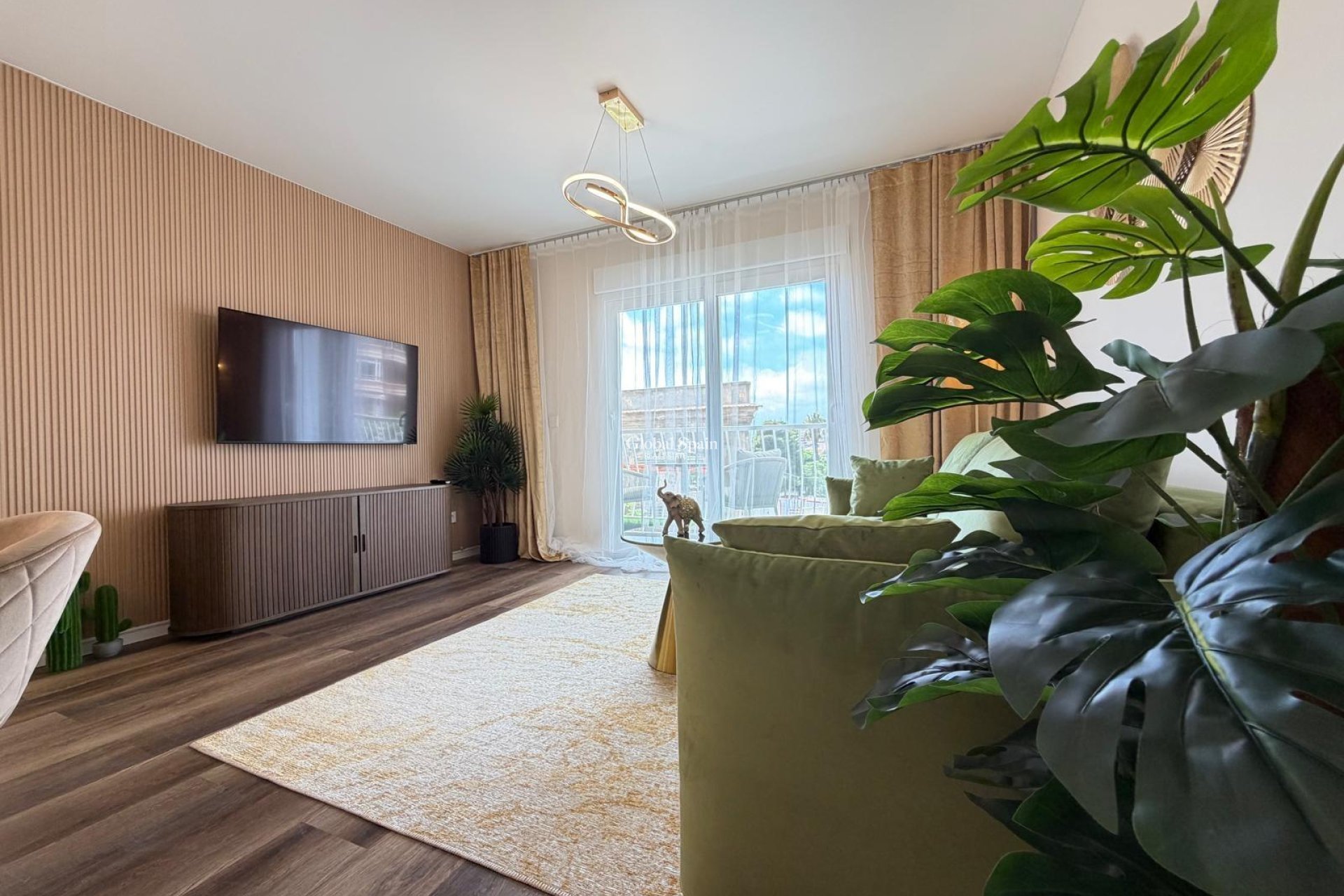 Wederverkoop - APPARTEMENT -
TORREVIEJA - Torrevieja
