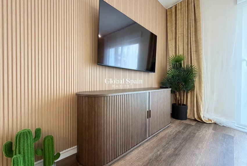 Wederverkoop - APPARTEMENT -
TORREVIEJA - Torrevieja