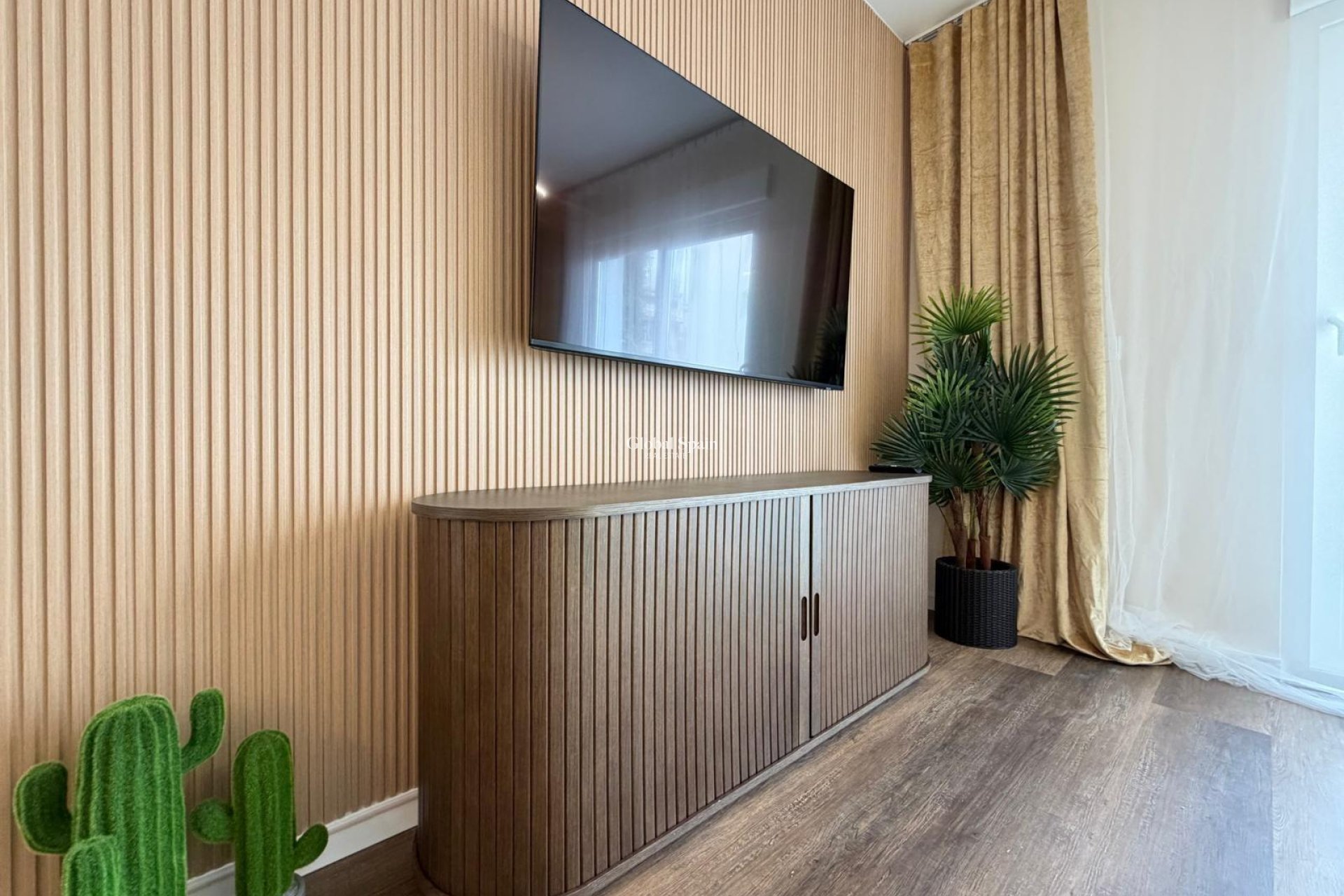 Wederverkoop - APPARTEMENT -
TORREVIEJA - Torrevieja