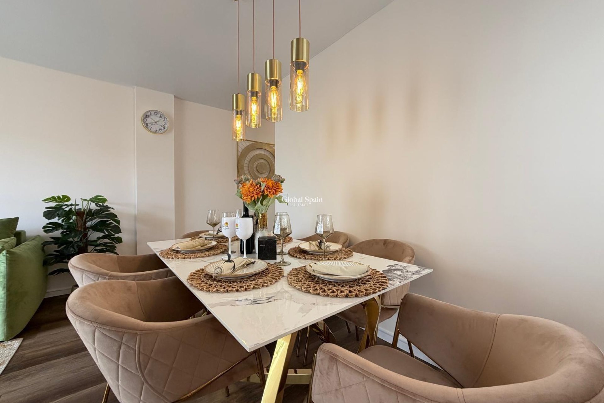Wederverkoop - APPARTEMENT -
TORREVIEJA - Torrevieja