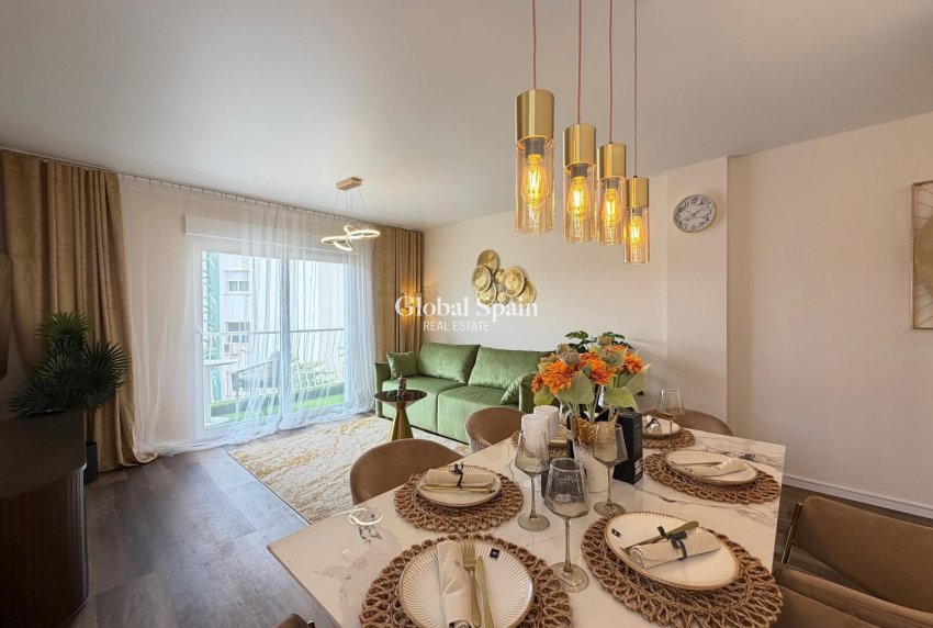 Wederverkoop - APPARTEMENT -
TORREVIEJA - Torrevieja