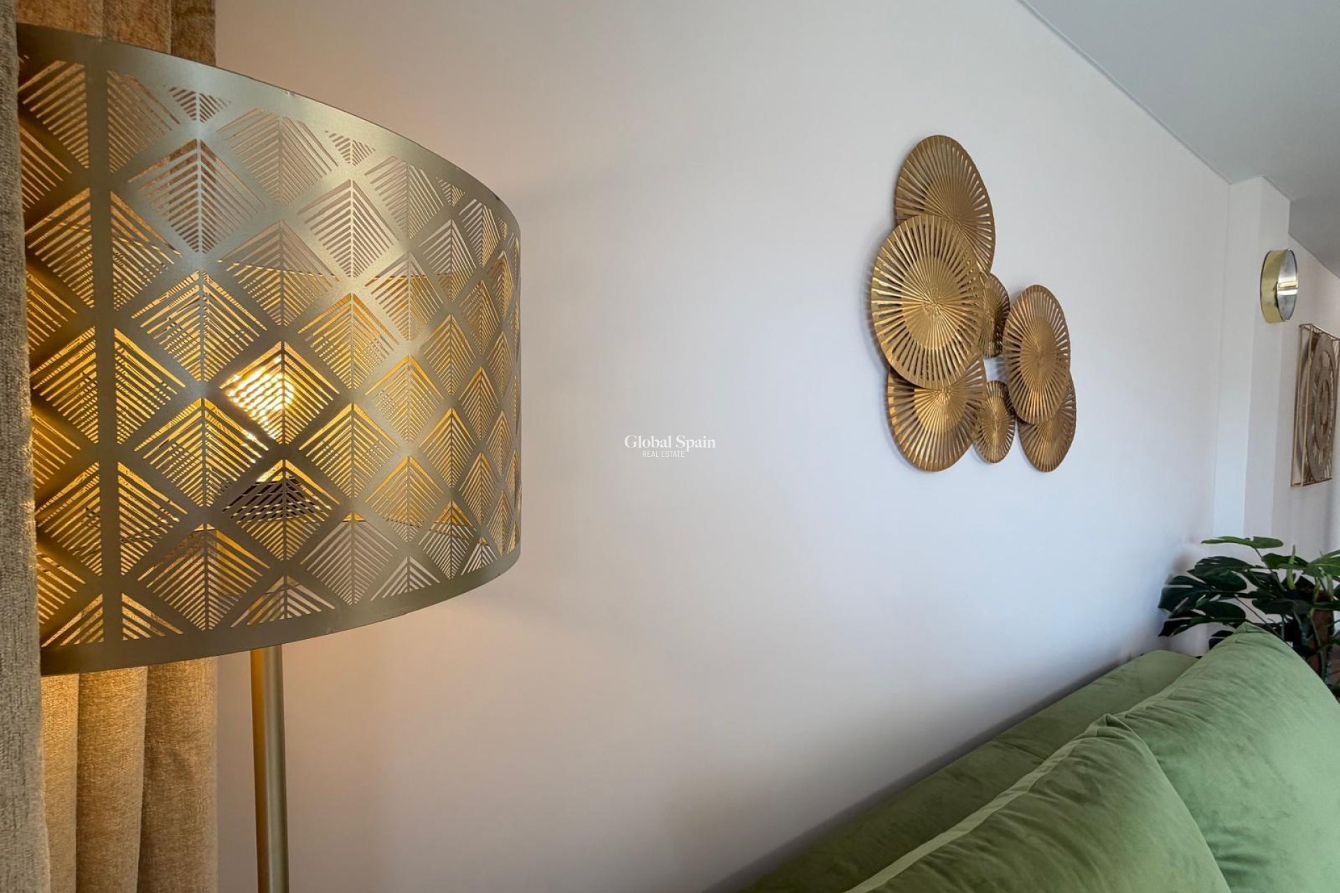 Wederverkoop - APPARTEMENT -
TORREVIEJA - Torrevieja