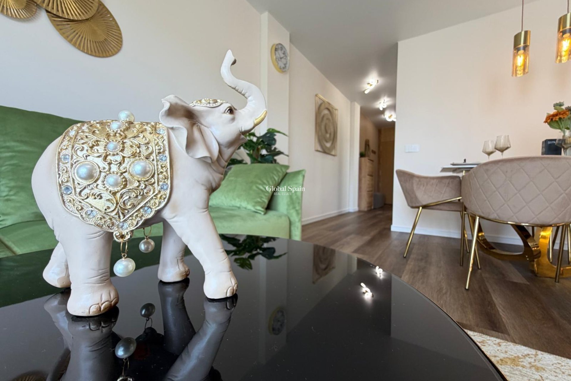 Wederverkoop - APPARTEMENT -
TORREVIEJA - Torrevieja