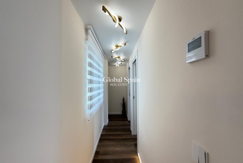 Wederverkoop - APPARTEMENT -
TORREVIEJA - Torrevieja