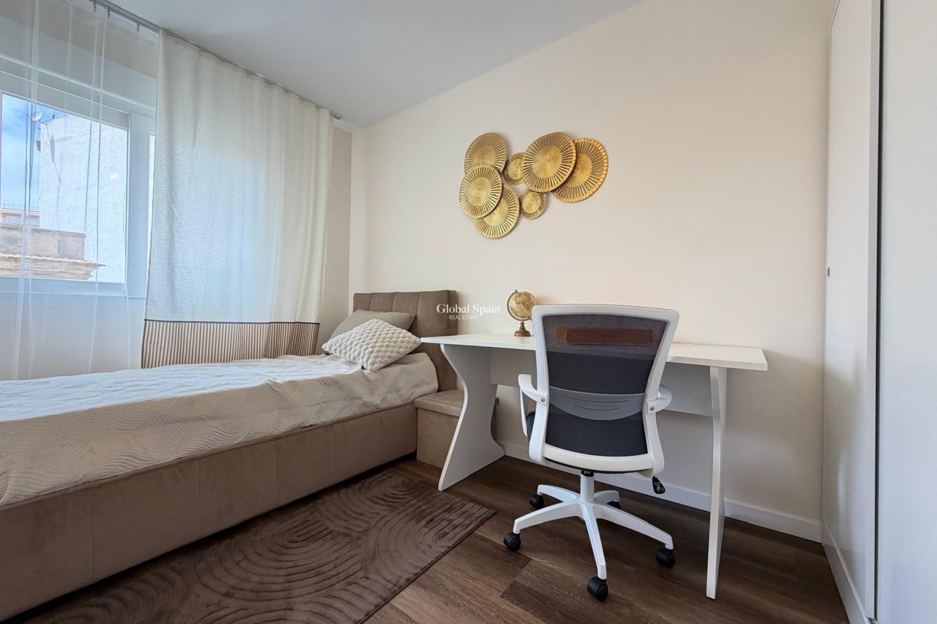 Wederverkoop - APPARTEMENT -
TORREVIEJA - Torrevieja