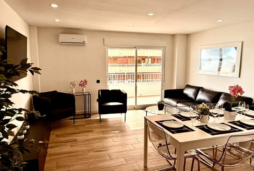 Wederverkoop - APPARTEMENT -
TORREVIEJA - Torrevieja