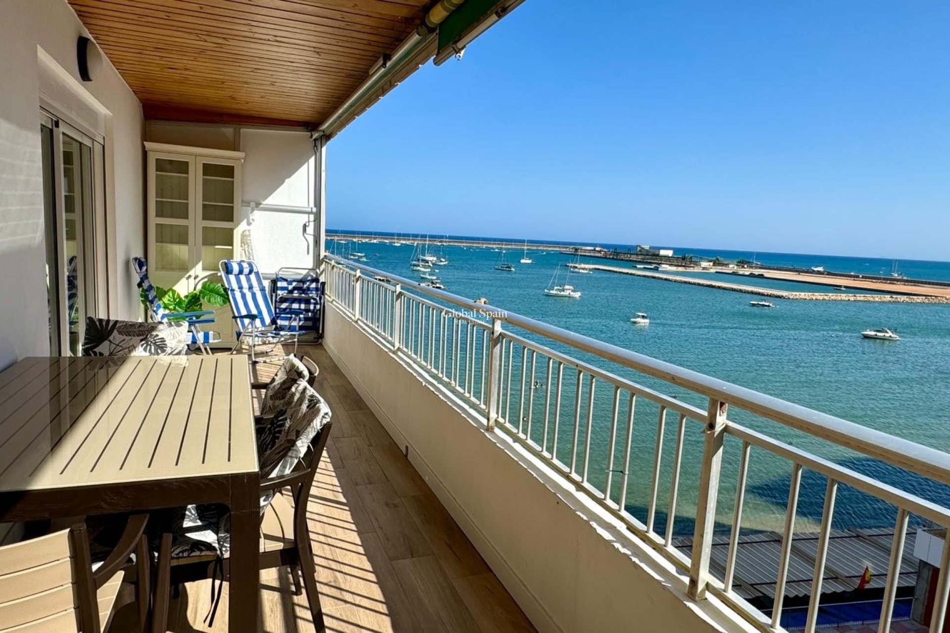 Wederverkoop - APPARTEMENT -
TORREVIEJA - Torrevieja