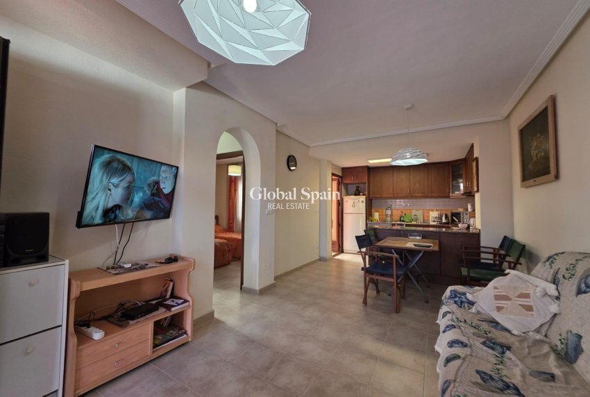 Wederverkoop - APPARTEMENT -
TORREVIEJA - Zona Los Frutales