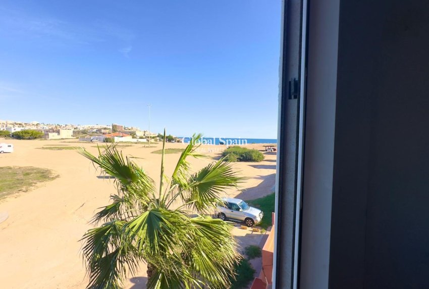 Wederverkoop - APPARTEMENT -
TORREVIEJA - Zona Los Frutales