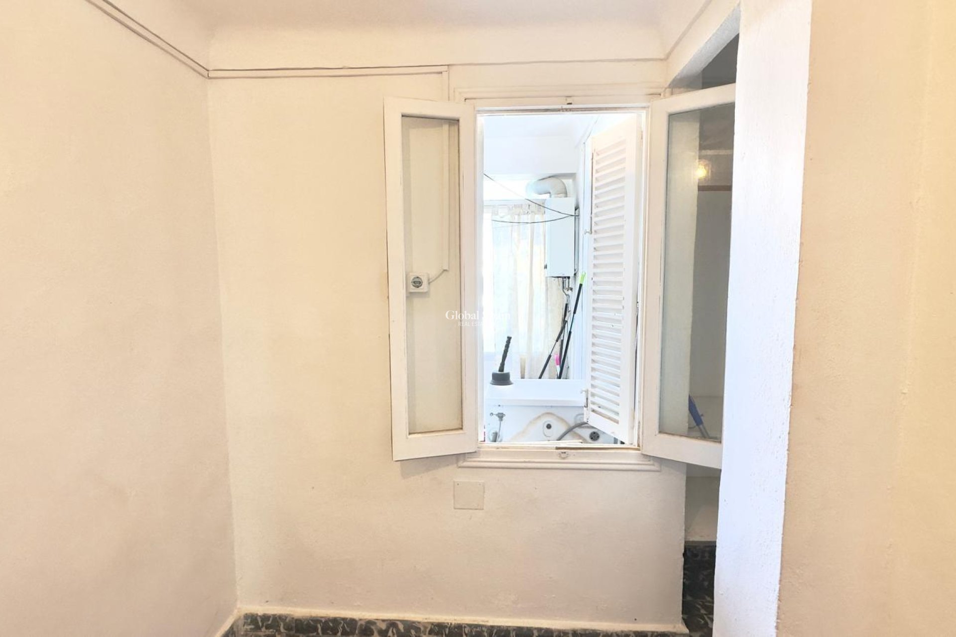 Wederverkoop - APPARTEMENT -
TORREVIEJA - Zona Los Frutales