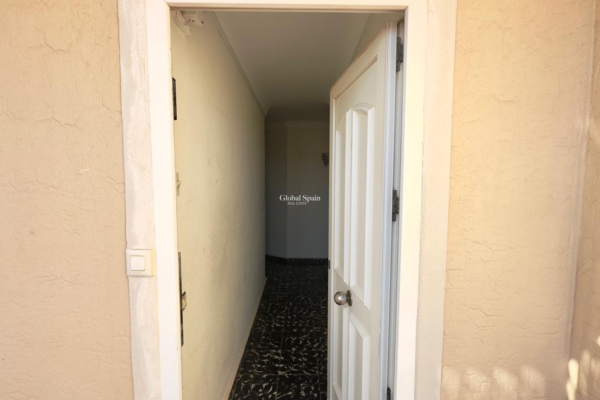 Wederverkoop - APPARTEMENT -
TORREVIEJA - Zona Los Frutales