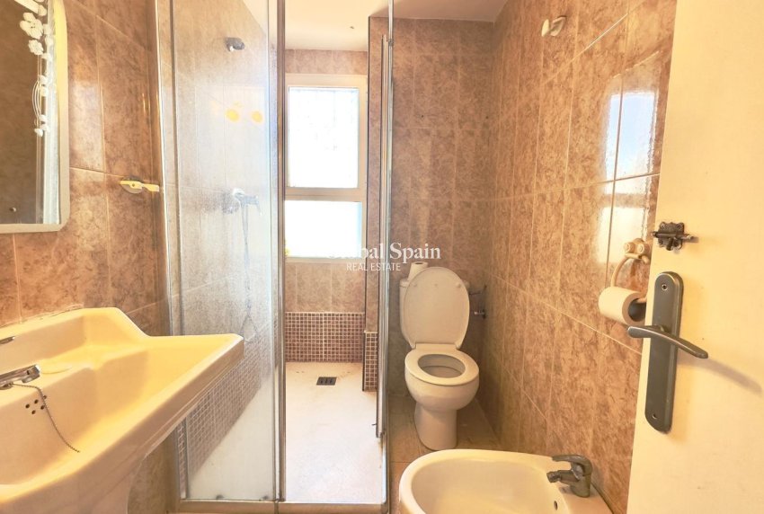 Wederverkoop - APPARTEMENT -
TORREVIEJA - Zona Los Frutales