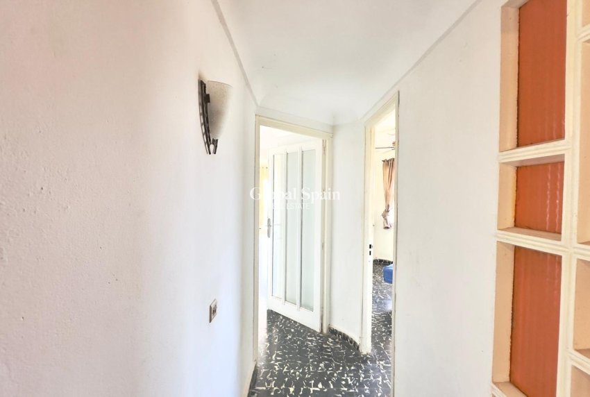 Wederverkoop - APPARTEMENT -
TORREVIEJA - Zona Los Frutales