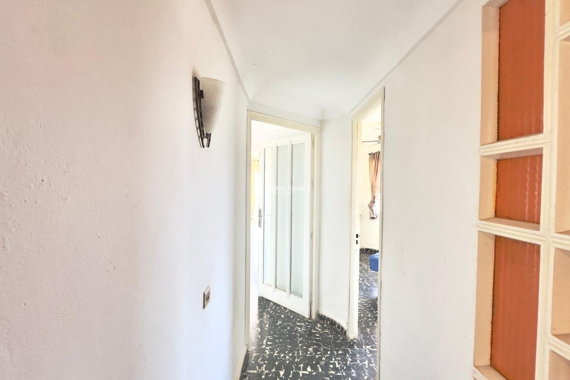 Wederverkoop - APPARTEMENT -
TORREVIEJA - Zona Los Frutales