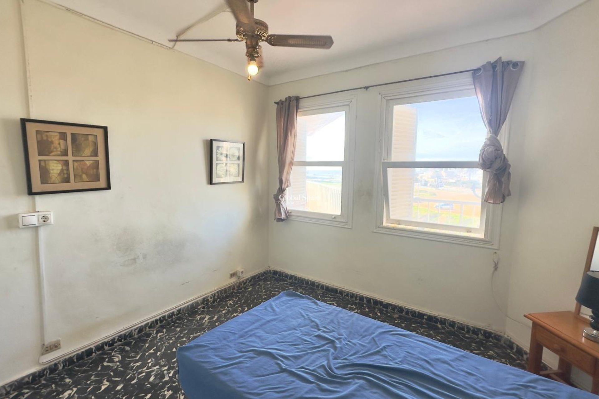 Wederverkoop - APPARTEMENT -
TORREVIEJA - Zona Los Frutales